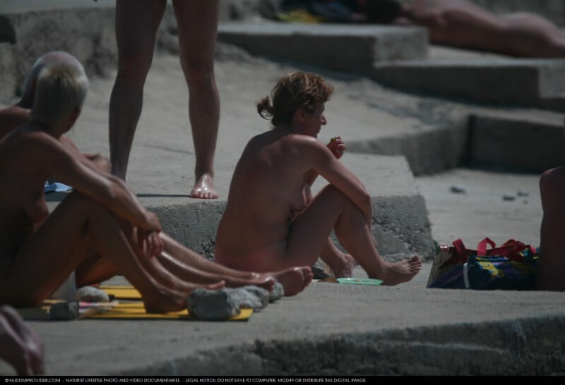 Nudist Rocky Family Angle gallery - Leaving the house in a state of complete nudity