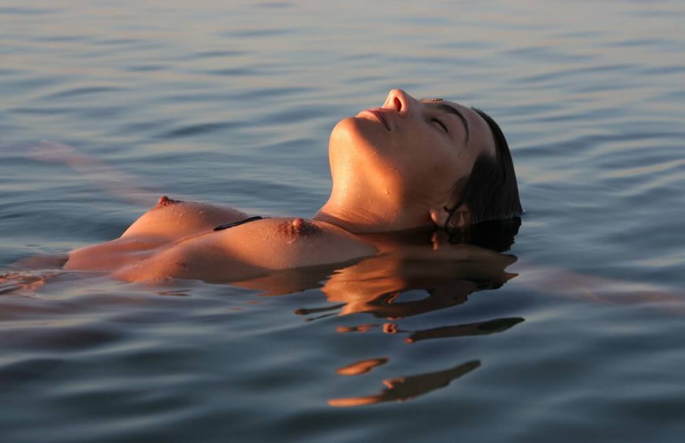 Sunlight Water to the Night pics - Nudism fosters trust and mutual understanding