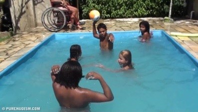 Oceanic Backyard Noon # 1 Full HD - This practice of going nude was embraced by the highest ranks of the aristocracy