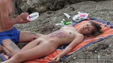 Naked body art on the beach Full HD video - Nudity helps us better understand ourselves and the world around us