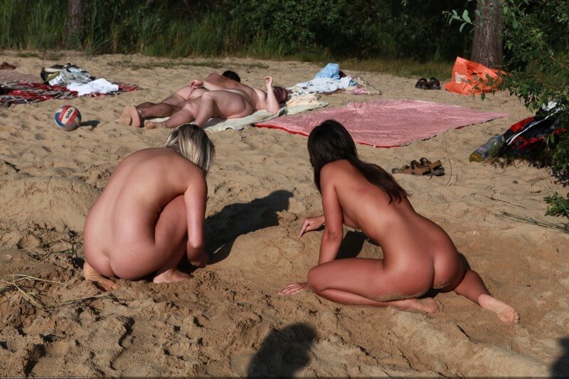Creekside activity Big Photo gallery - Nudism strengthens friendships and mutual respect