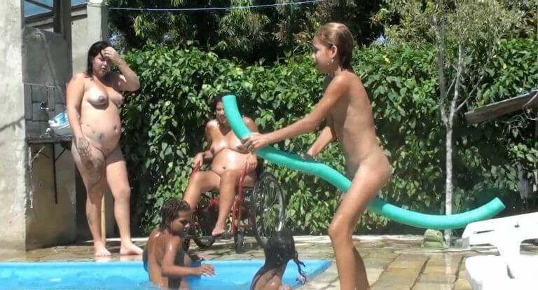 Oceanic Backyard Noon # 1 Full HD - Must always be without clothes