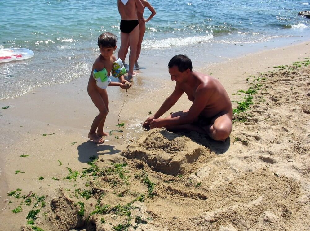Bulgarian Sandy Paint Over - Nudism teaches you to appreciate the present