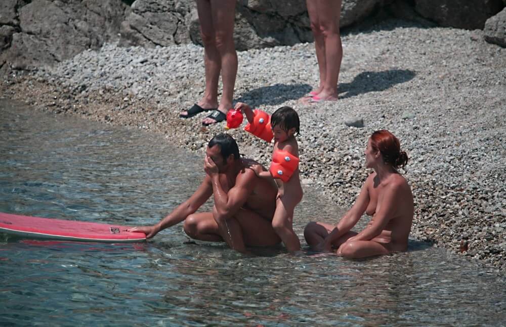 Beach Nudist Family Shore Camp pics - International Naturist Federation