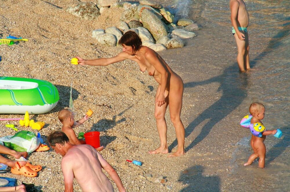 Ula Naturists Beach photo gallery - Nudism fosters trust if you are sincere