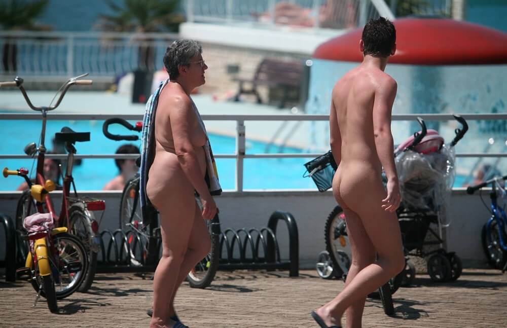 Sun-Soaked Sidewalk pics - Nudism means fewer complexes