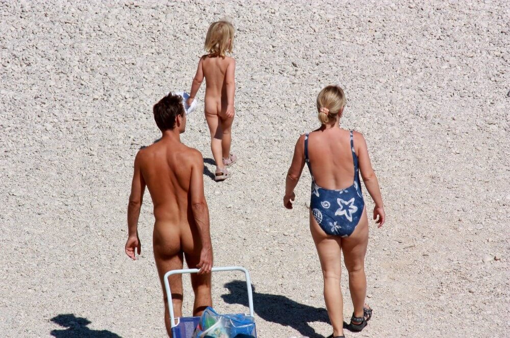 Beach Voyage Nudism Life pics - Nudity is a natural way to express respect for nature and oneself