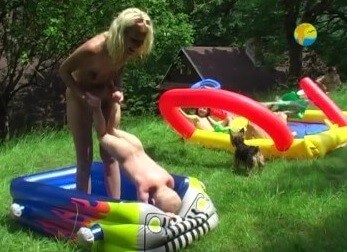 Naturist Freedom: Not only Skipping Ropes - Nudism helps strengthen friendships
