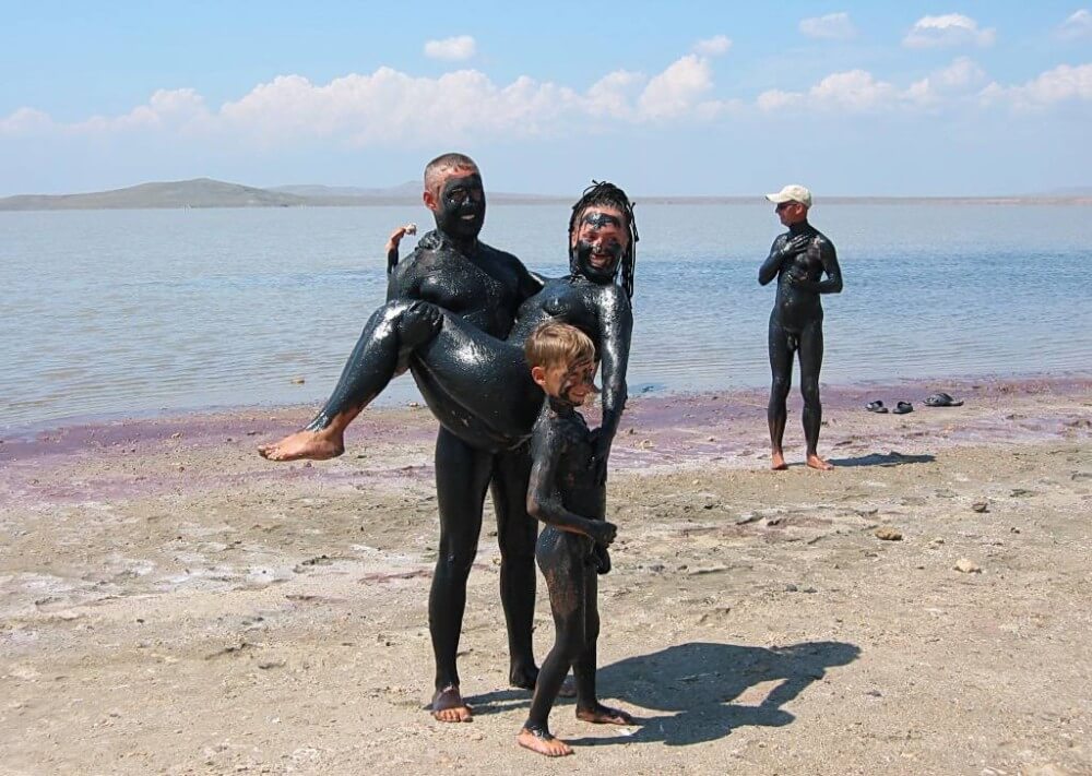 Dark Mud And Clear Water pics - Ordinary Citizens Consciously Practicing Nudism