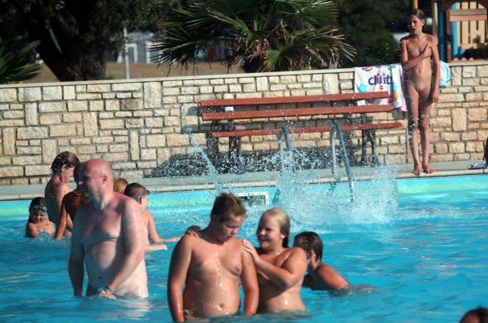 Naturist Pool Girls Profile pics - In our home, we are all nudists
