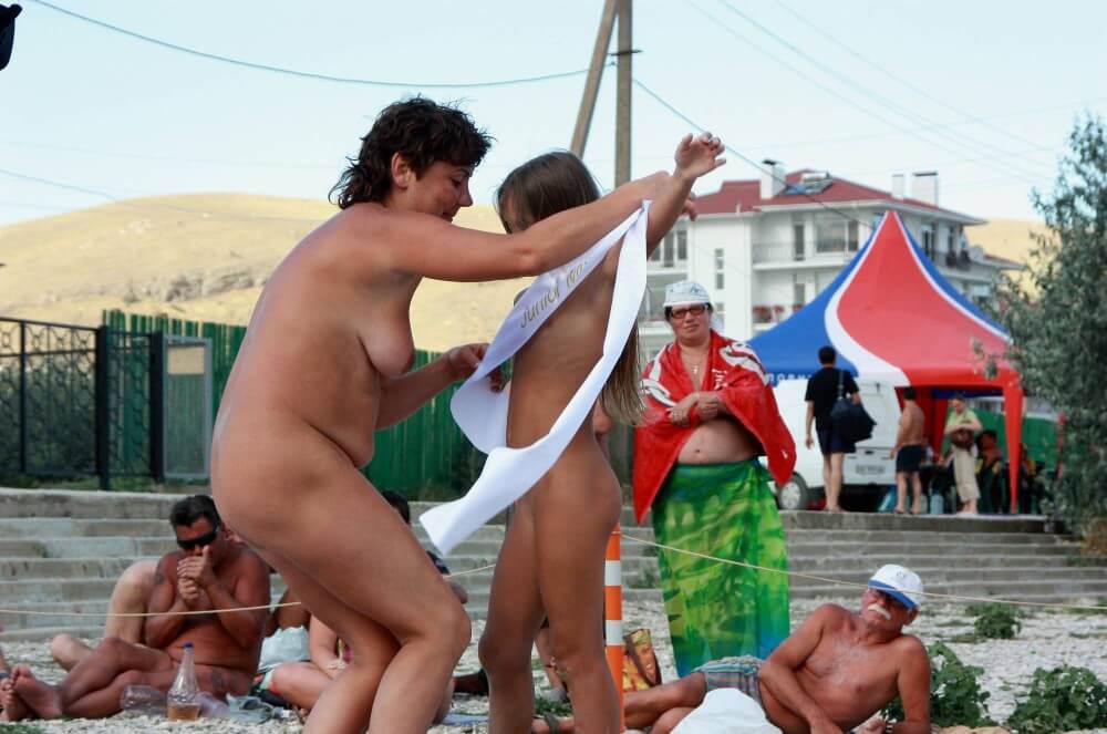 Presenting Mini Awards photos - World Naturist Federation