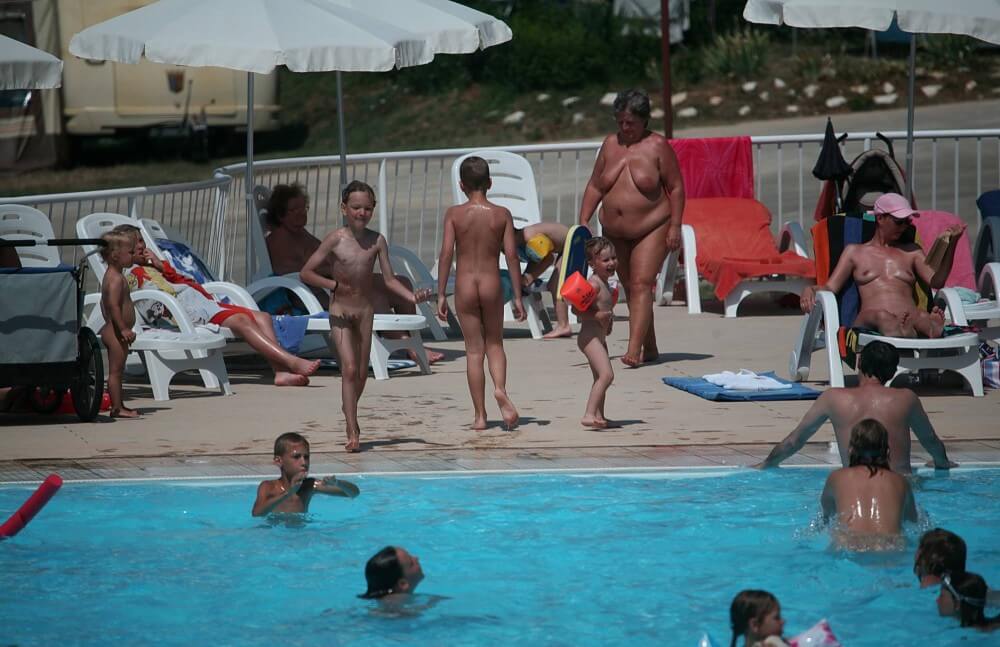 Naturist Afternoon Pool Games pics - Nudism in the Modern World