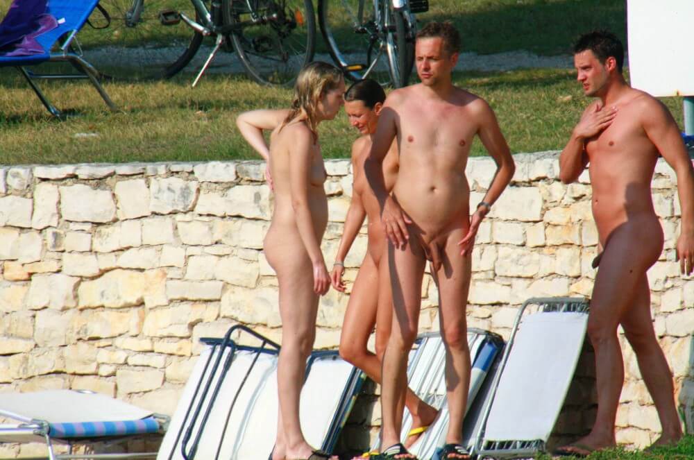 Ula FKK Couples Profile pics - Belief in oneself and ones own strengths are important qualities for practitioners of naturism and nudism