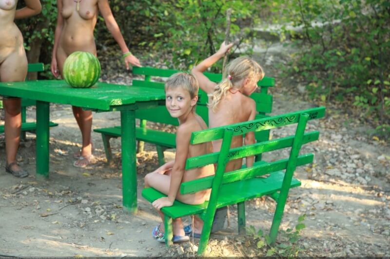 Naturists green picnic photos - Nudity in naturism is a way to experience freedom and harmony