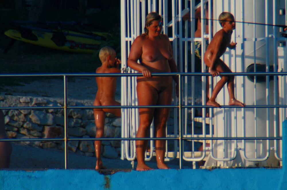 Uka FKK Water Play - The naked body is an expression of freedom