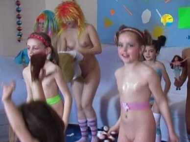 Naturism Freedom: Disco - We are naked in the bosom of nature
