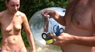 Daytime family picnic # 1 - Nudity is perceived as a natural expression of life