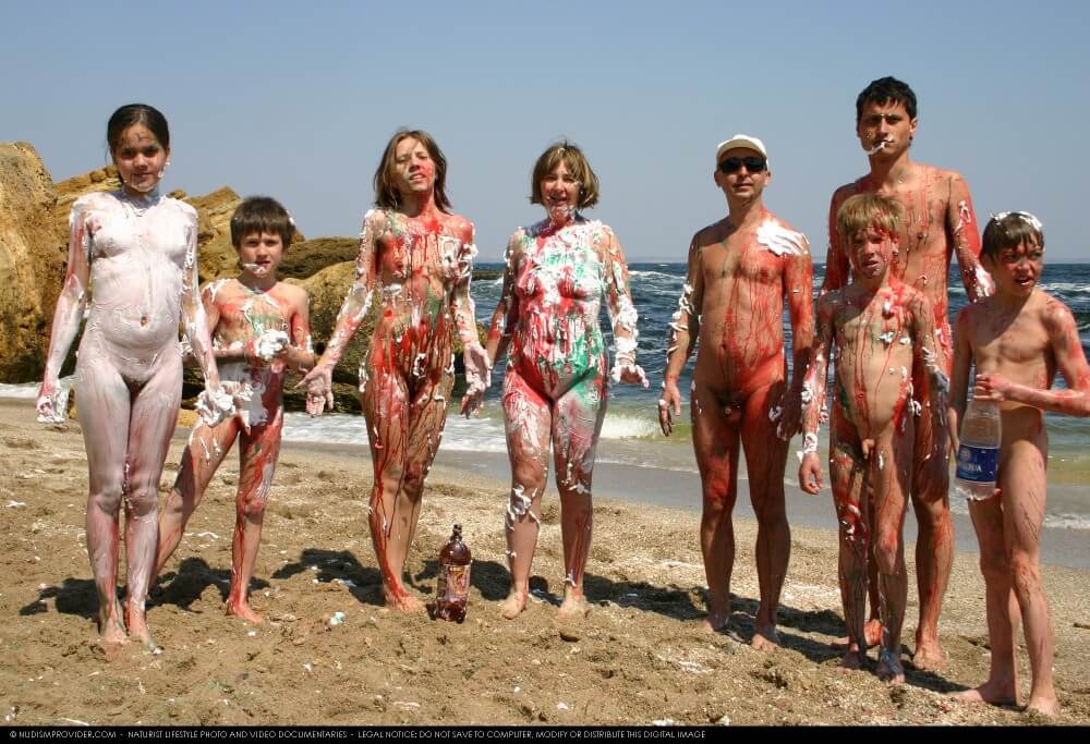 Naturism photo gallery # 58 - Nudism promotes respect for the environment