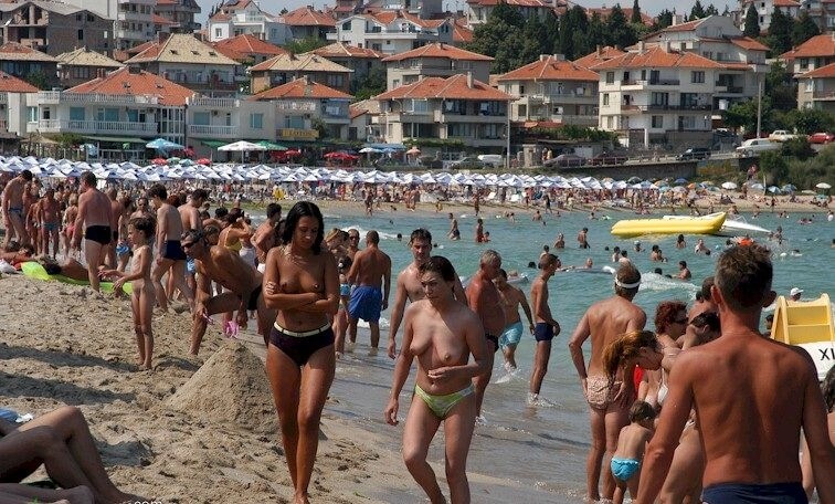 Enature - resort in solar Bulgaria - Harmony and balance are important in this nudist culture