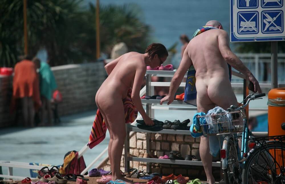 Pool Arrivals and Departures pics - Thoughts on Naturism