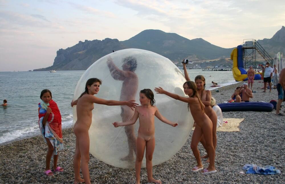 Pics Walk on the Beach Balloon - Rejecting Swimsuits