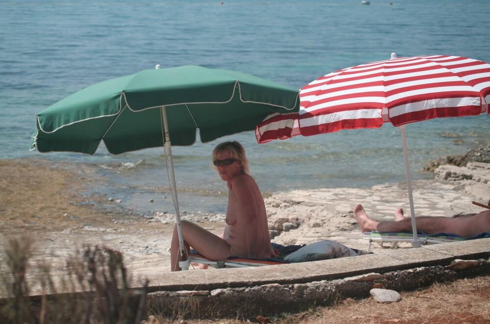 FKK Beachline Front pics - Peoples perceptions of nudists