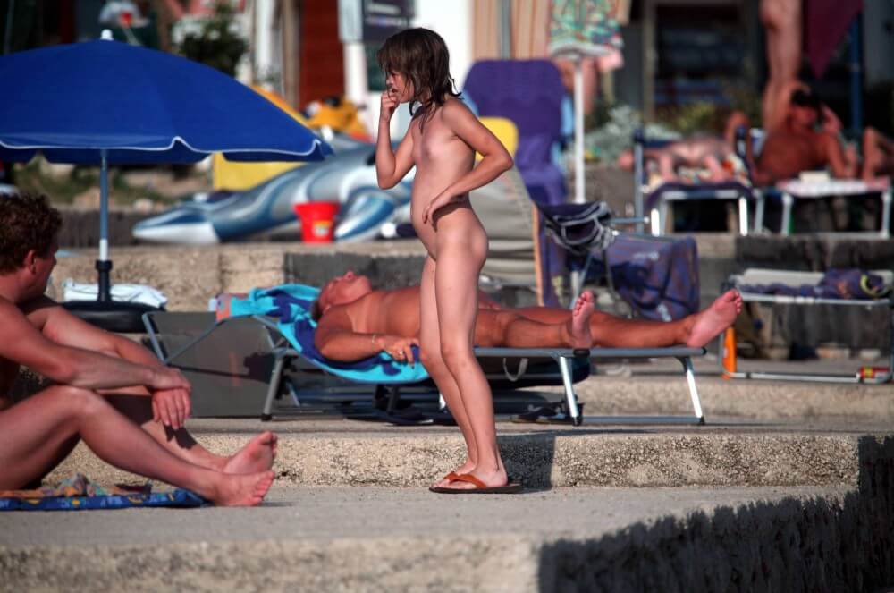 Girl Walk to Nudist Shower pics - We began to practice nudism consciously