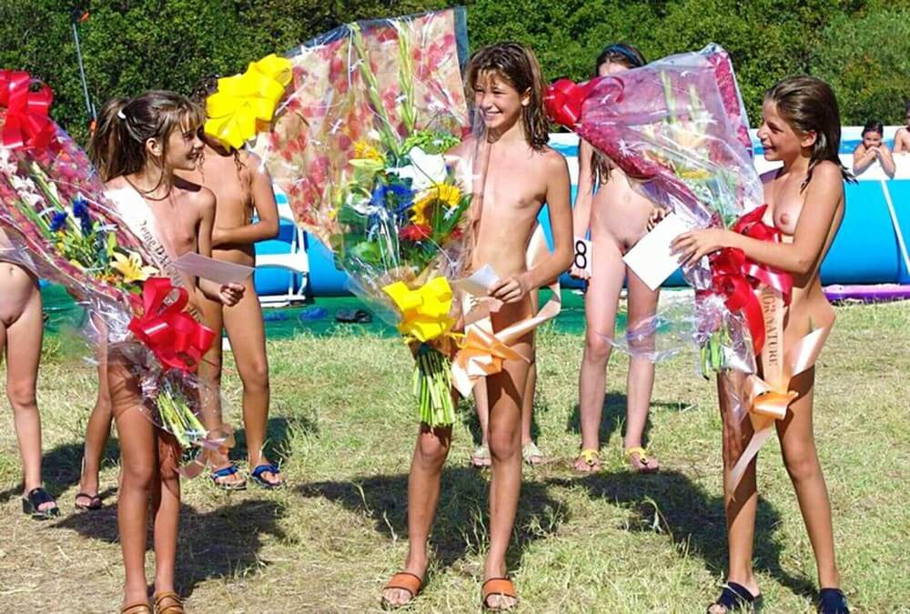 Nudism photo gallery # 2 - The entire upper aristocracy practiced nudism