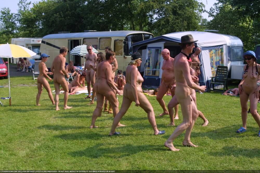 Naturism photo gallery # 53 - Visiting the Beach Without Clothes