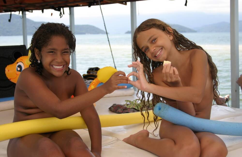 Brazilian Boating Girlfriend pics - Connoisseurs of naturism choose nature