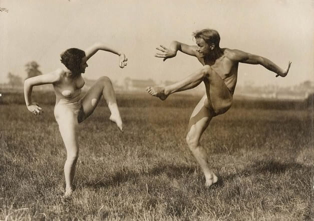 Jazz, dancing and naturism - Getting rid of swimsuits