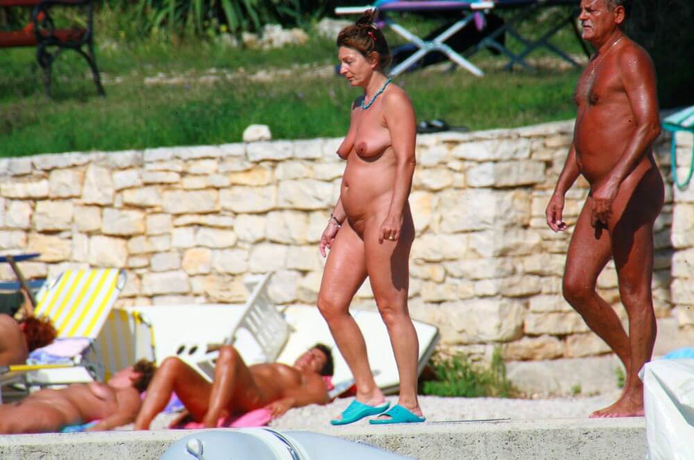 Ula FKK Wall-Side Passby photos - Belief in oneself and ones own strengths are important qualities for practitioners of naturism and nudism