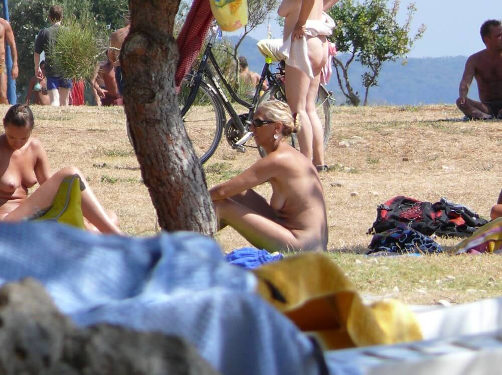 Ula FKK Shore Perspective pics - Nudism and naturism are a path to self-acceptance