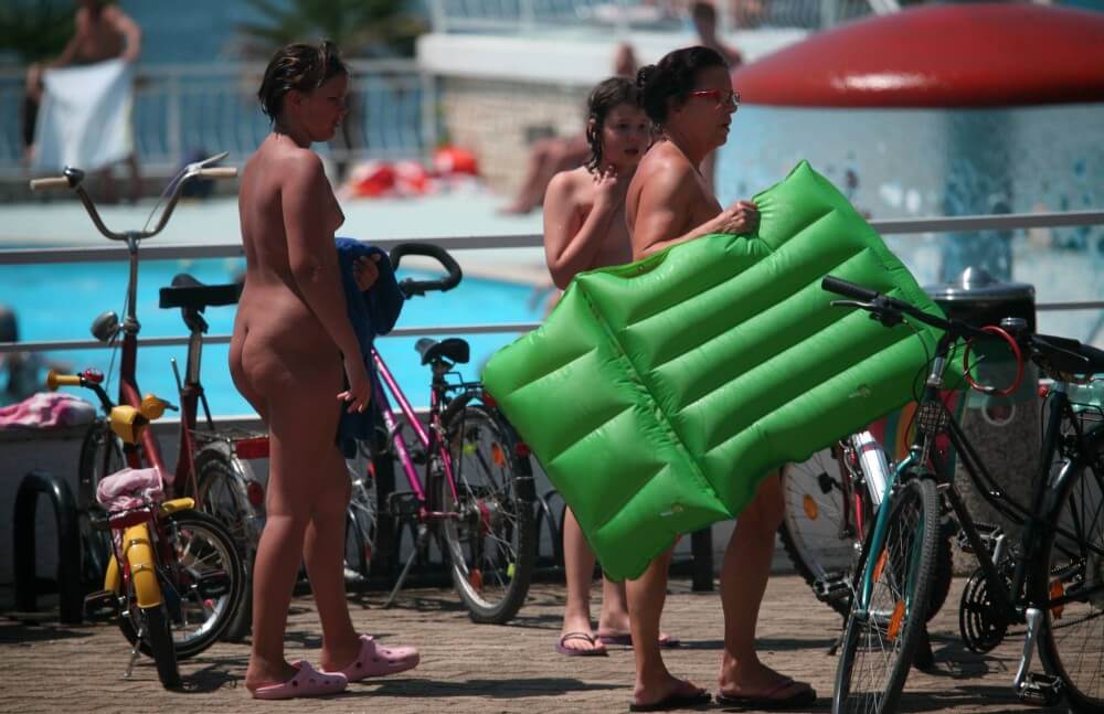 Outdoor Pool Sideliners pics - We have nothing against nudism per se