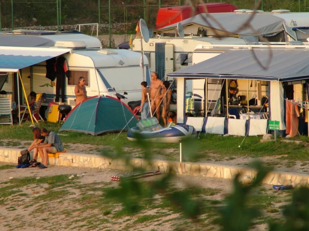 FKK Outdoor Shoreline pics - Naturists live in harmony and tranquility