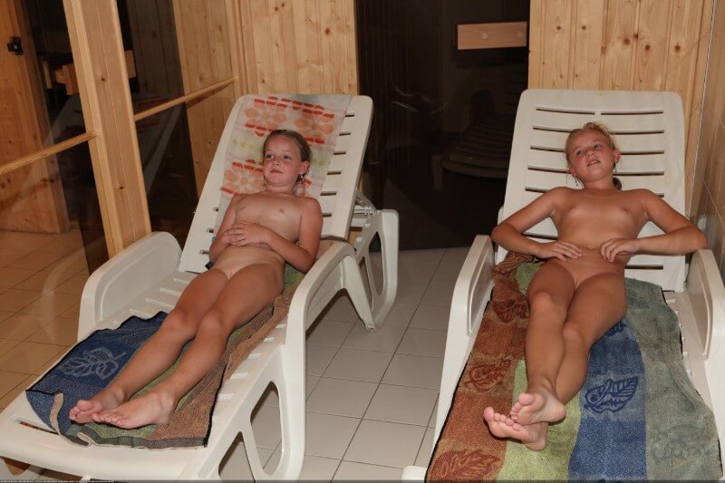 Record center relaxation photos - Naturists value a simple life