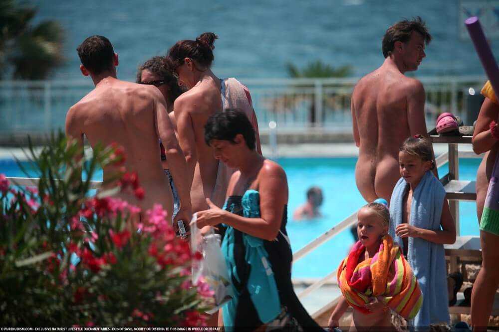 Naturism photo gallery # 66 - Ordinary Citizens Consciously Practicing Nudism