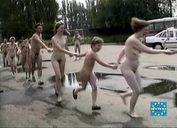 Helios Natura: Tutti-Frutti Nudie - Eurovid FKK - Nudism supports freedom of self-expression and individuality